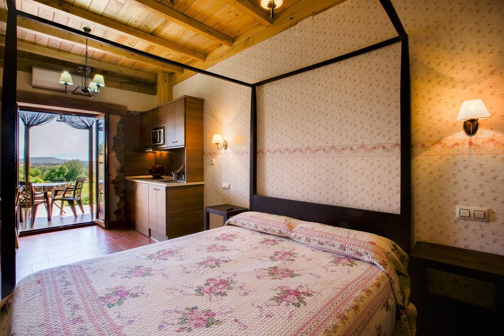 Apartamentos El Jardin Del Poeta Guijo de Granadilla Стая снимка