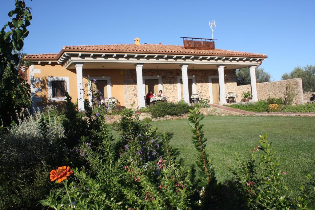 Apartamentos El Jardin Del Poeta Guijo de Granadilla Екстериор снимка